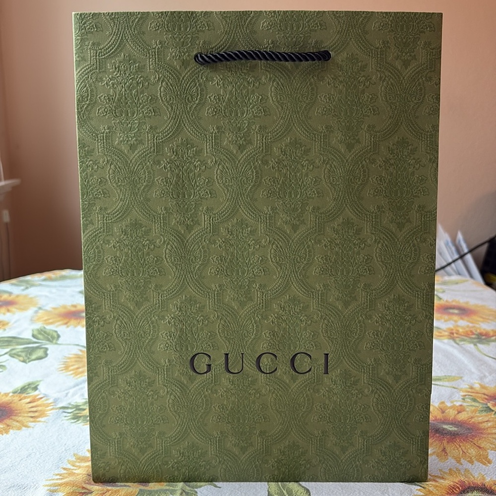 🛍️ Gucci Olive Green Embossed Bag 🛍️ NWOT 🛍️